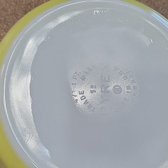 Vintage Pyrex 1 Pint Yellow Casserole Dish!! - Picture 11 of 16